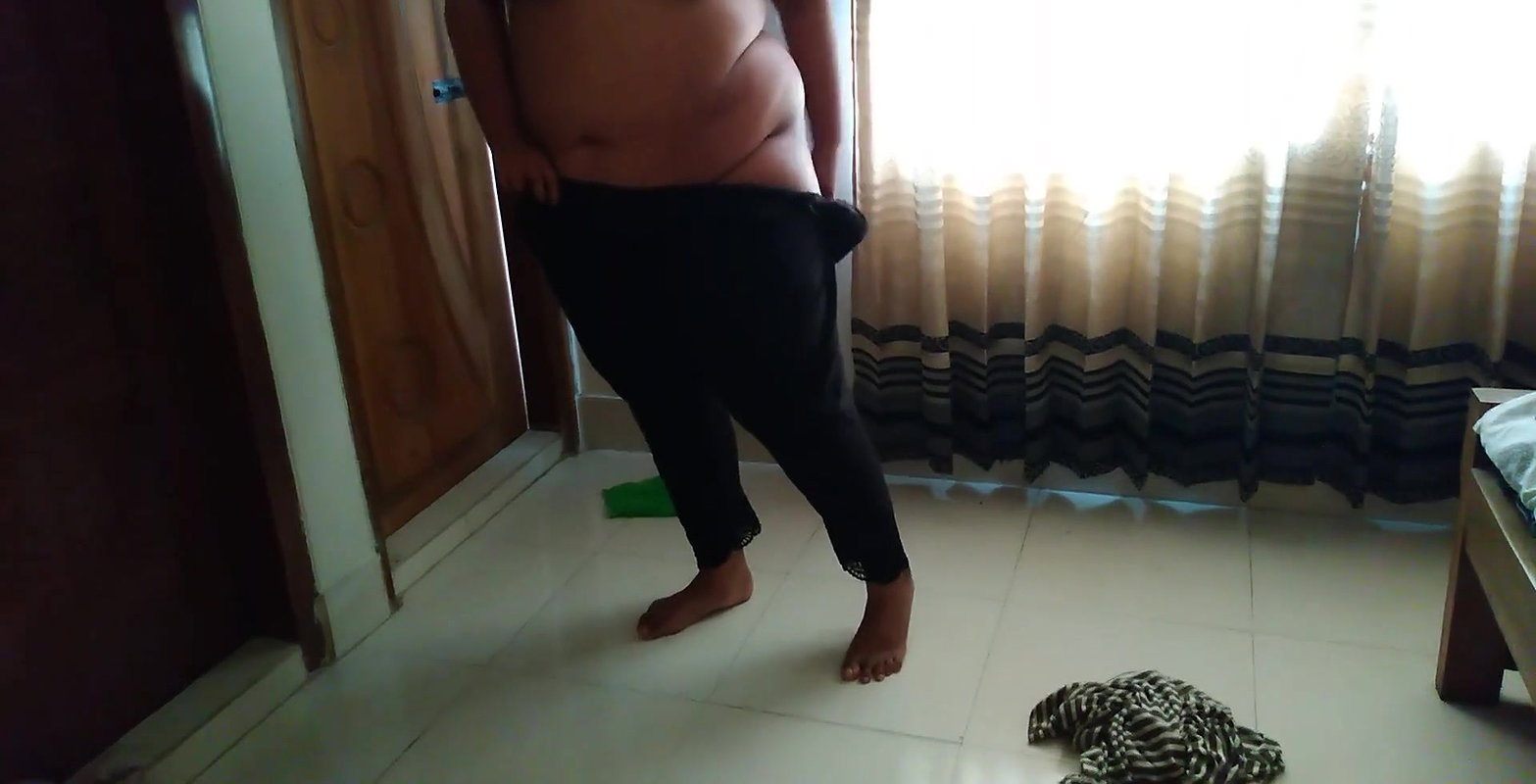 Desi Priya Bhabhi gets hot & Cheating On Husband Called A guy Home And Fucked (Huge Boobs & Huge Ass show) Homemade sex