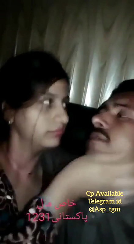 Khas Maal Pakistani Kissing