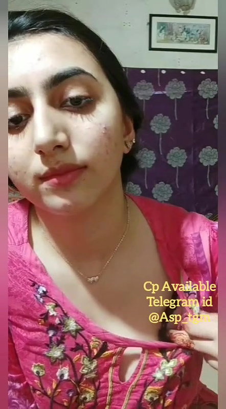 Pakistani Cute Sister Saying Mere Baal abhi Geele hai