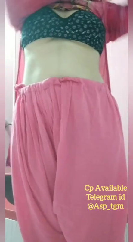 Pakistani Cute Sister Saying Mere Baal abhi Geele hai