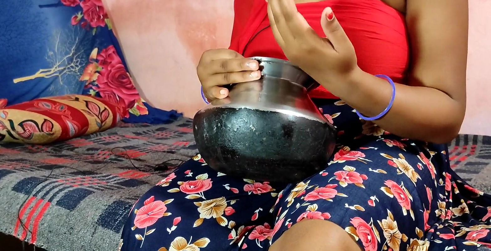 Dudh bechne I hai gand marva kar jayegi Hindi story.