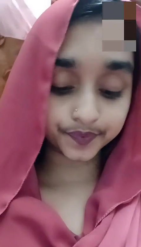 DESI GF SQUEEZING BIG BOOBS