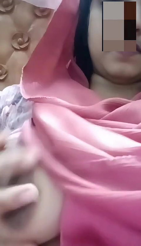 DESI GF SQUEEZING BIG BOOBS