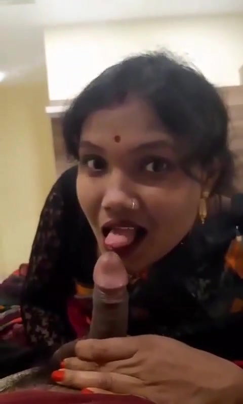 cute expression bhabhi in saree with Desi blowjob