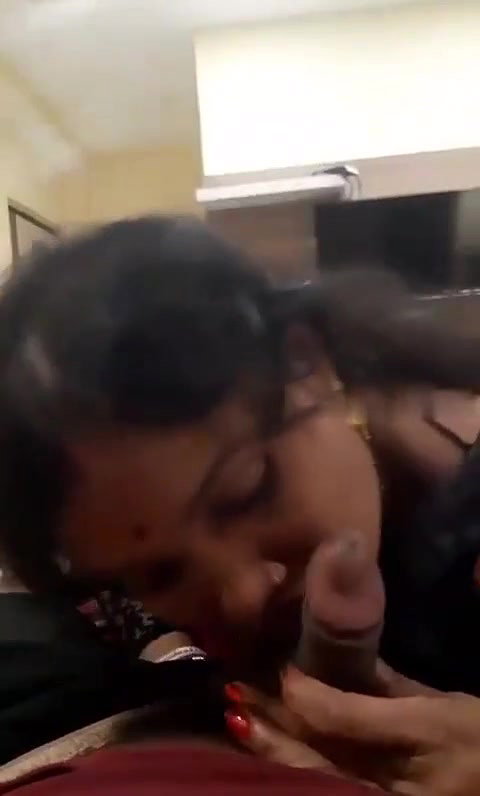 cute expression bhabhi in saree with Desi blowjob