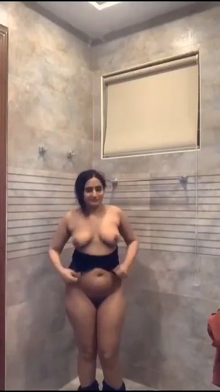 Big Ass Sexy Indian Girl Bathing