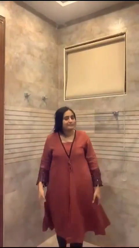 Big Ass Sexy Indian Girl Bathing