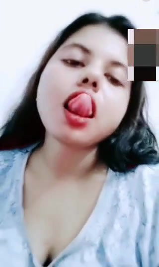 Chubby Girlfriend Showing Boobs