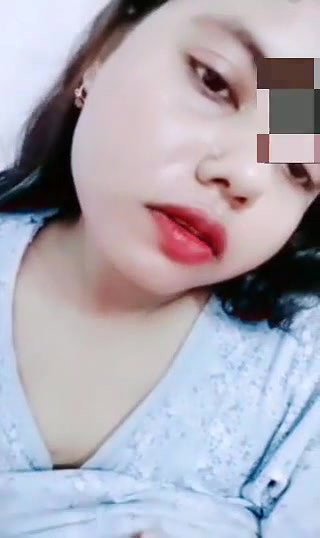 Chubby Girlfriend Showing Boobs