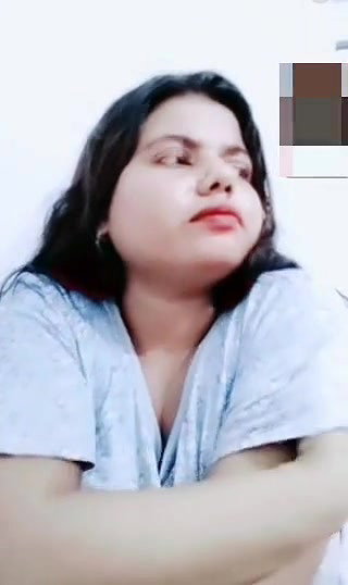 Chubby Girlfriend Showing Boobs