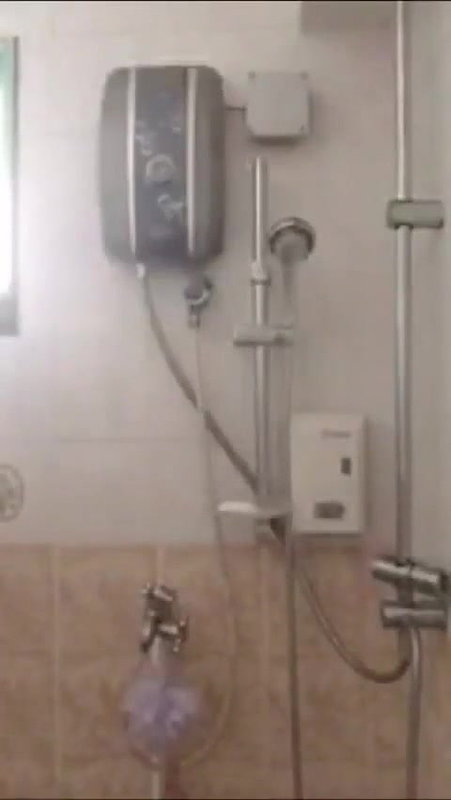 Cute Girlfriend Bathing