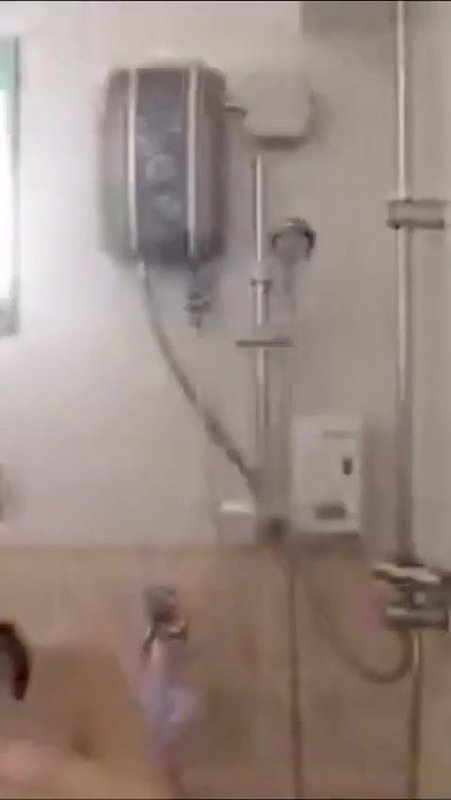 Cute Girlfriend Bathing