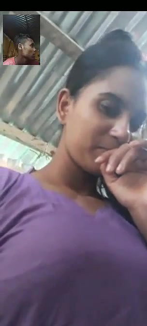 Village Bhabhi Showing On Video Call