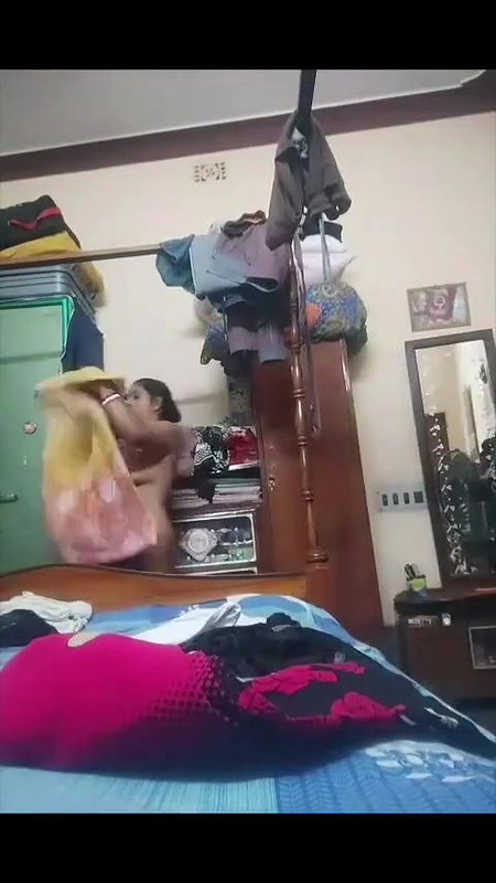 Desi bhabhi dress changing
