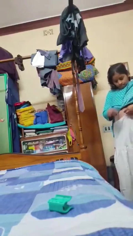 Desi bhabhi dress changing