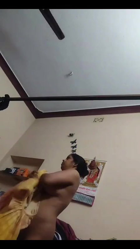 Desi bhabhi dress changing