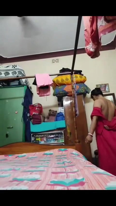 Desi bhabhi dress changing