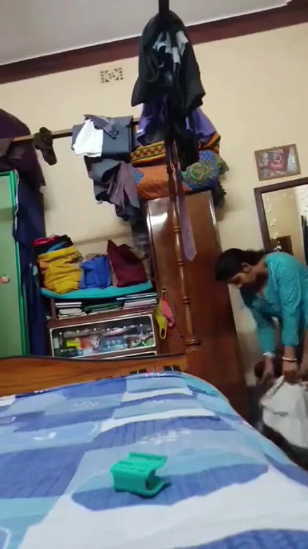 Desi bhabhi dress changing