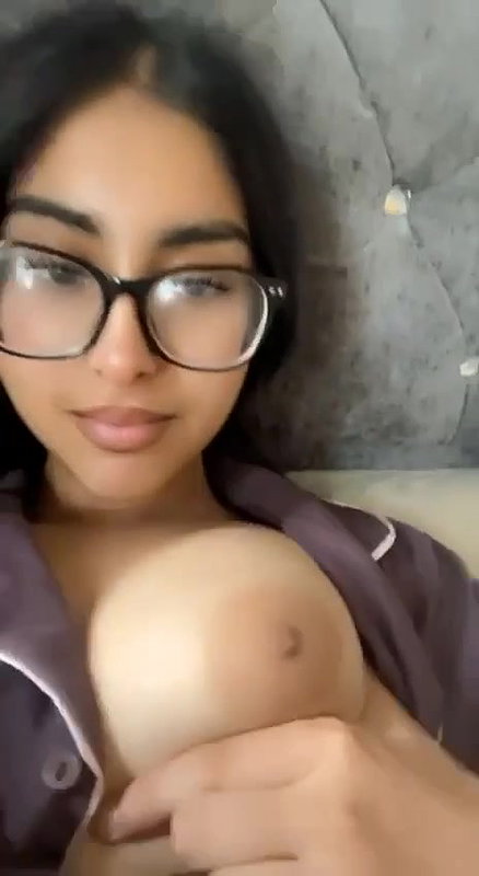 cute girl in glasses topless viral show of big boobs