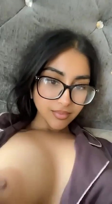 cute girl in glasses topless viral show of big boobs