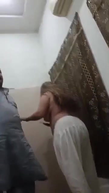 Pakistani randi aunty sex with customer at home