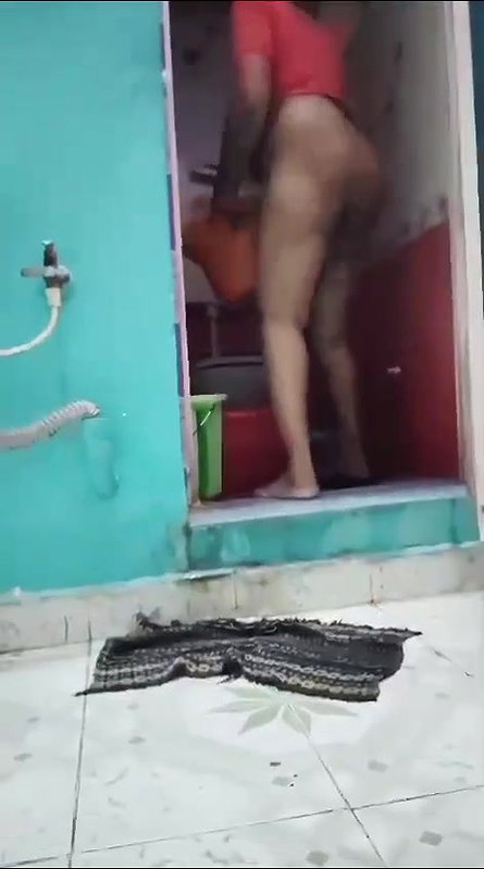 big ass bhabhi washing clothes viral MMS videos