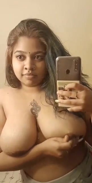 chubby mallu hot tanker girl topless selfie