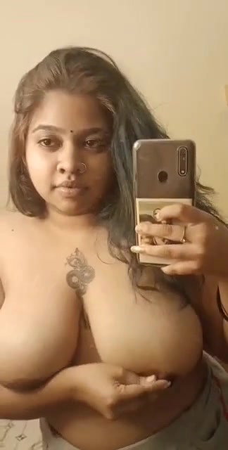 chubby mallu hot tanker girl topless selfie