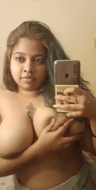 chubby mallu hot tanker girl topless selfie