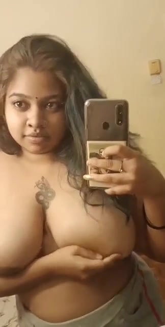 chubby mallu hot tanker girl topless selfie