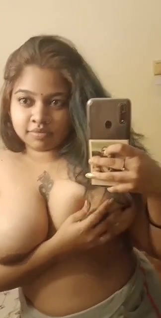 chubby mallu hot tanker girl topless selfie