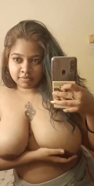 chubby mallu hot tanker girl topless selfie