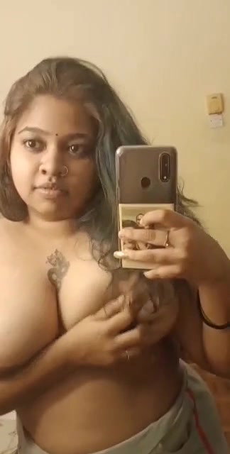 chubby mallu hot tanker girl topless selfie