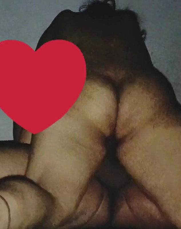 Latika mere land ke uper Beth ke chudwate huye bhot mast lagti hai