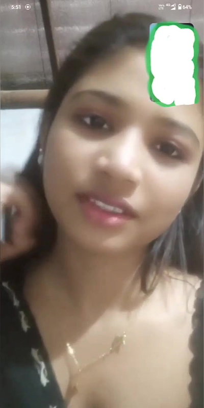 girlfriend in video call boobs show viral MMS
