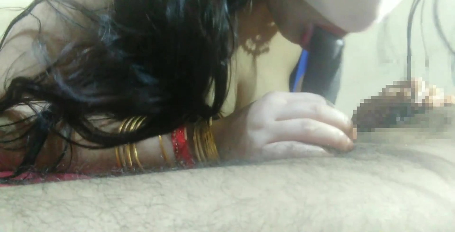 Lund ki chatni bna di chus chus kar Indian Bhabhi hot blowjob Sucking and Kissing (Hindi audio)
