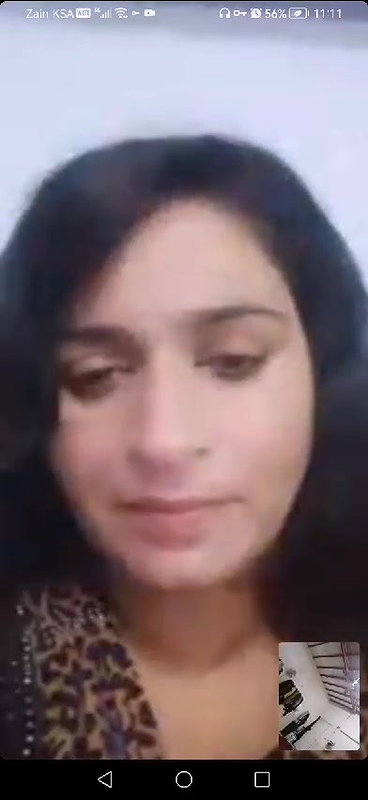 Desi lady video call plays with big boobs and pussy