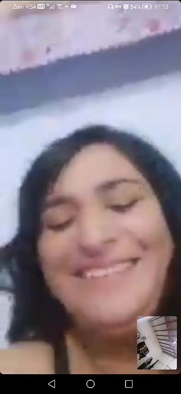 Desi lady video call plays with big boobs and pussy