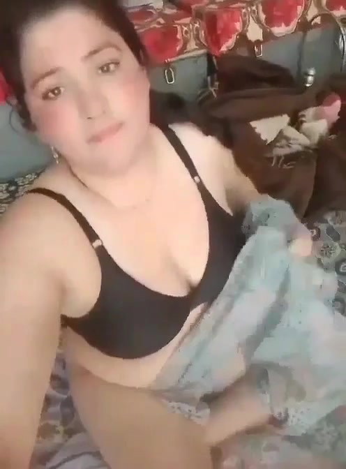 bhabhi in black bra shows pussy and ass nude pics