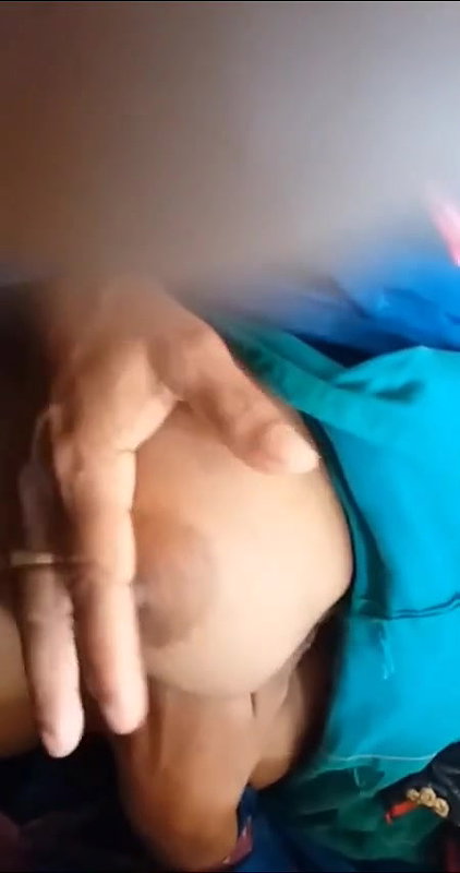 MILF milky boobs press by shopkeeper viral MMS