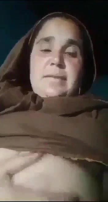 mature horny aunty boobs show to secret lover