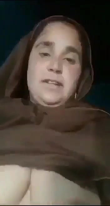mature horny aunty boobs show to secret lover