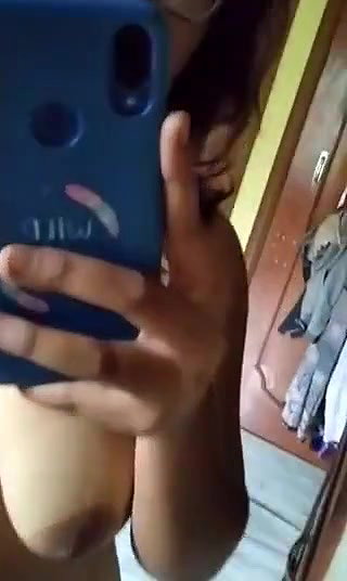 naked before mirror and recording cute girl sex MMS
