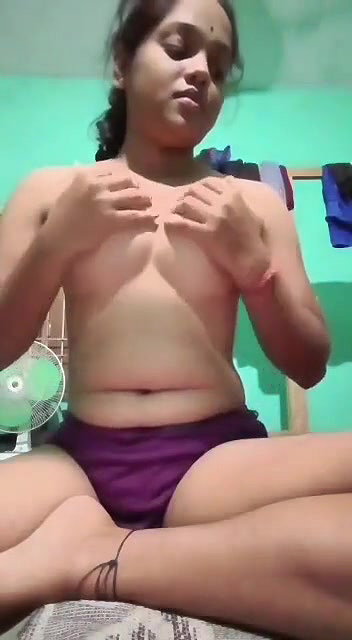 young village boobs show maal pressing breasts