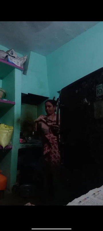 young mom dress change after viral nude bath