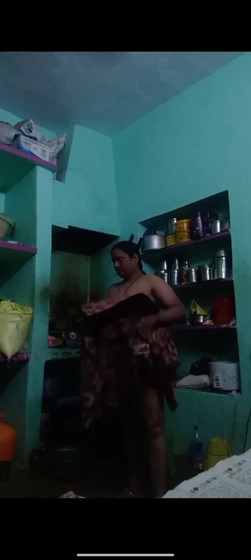 young mom dress change after viral nude bath