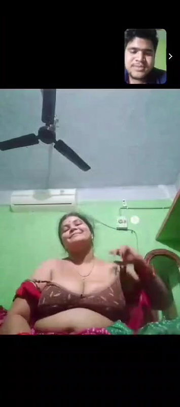 mature MILF milky boobs show on viral video call