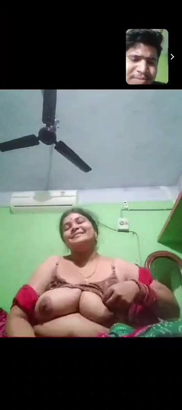mature MILF milky boobs show on viral video call