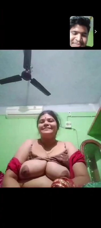 mature MILF milky boobs show on viral video call