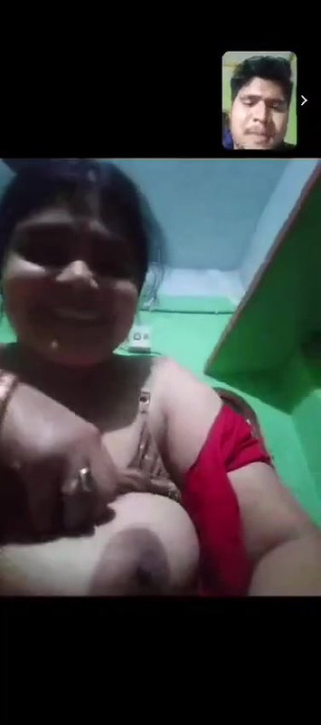 mature MILF milky boobs show on viral video call